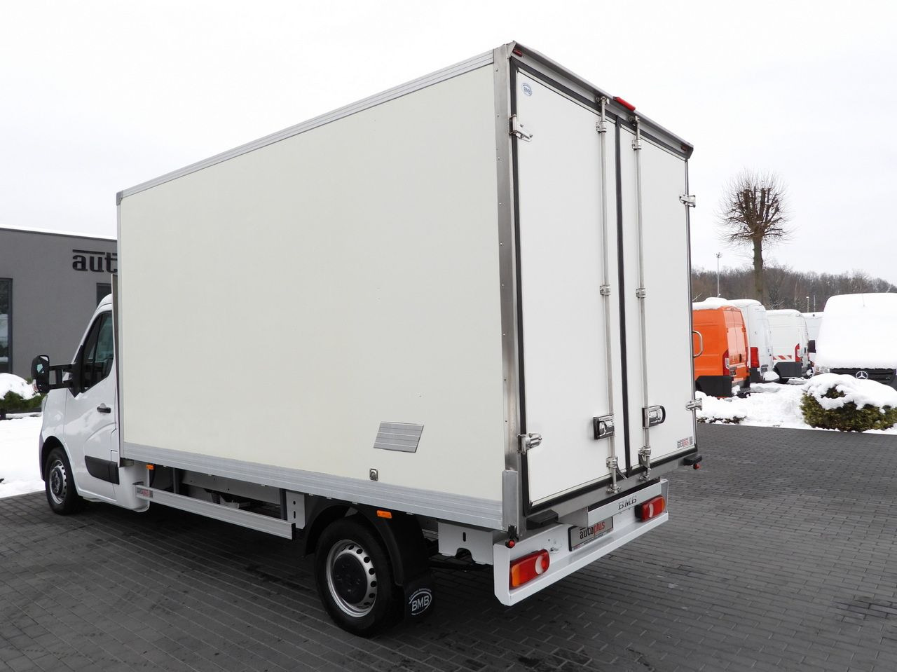 Хладилен бус RENAULT MASTER REGRIGERATOR BOX 0*C LED LIGHTS AIR CONDITIONING 165HP: снимка 10 Хладилен бус RENAULT MASTER REGRIGERATOR BOX 0*C LED LIGHTS AIR CONDITIONING 165HP: снимка 10