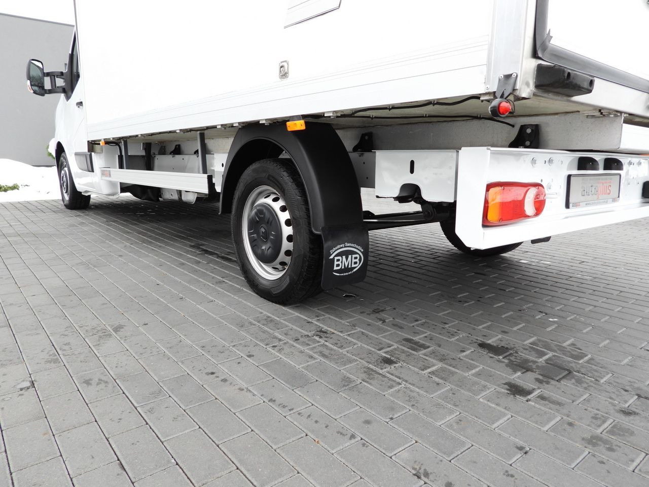 Хладилен бус RENAULT MASTER REGRIGERATOR BOX 0*C LED LIGHTS AIR CONDITIONING 165HP: снимка 17 Хладилен бус RENAULT MASTER REGRIGERATOR BOX 0*C LED LIGHTS AIR CONDITIONING 165HP: снимка 17