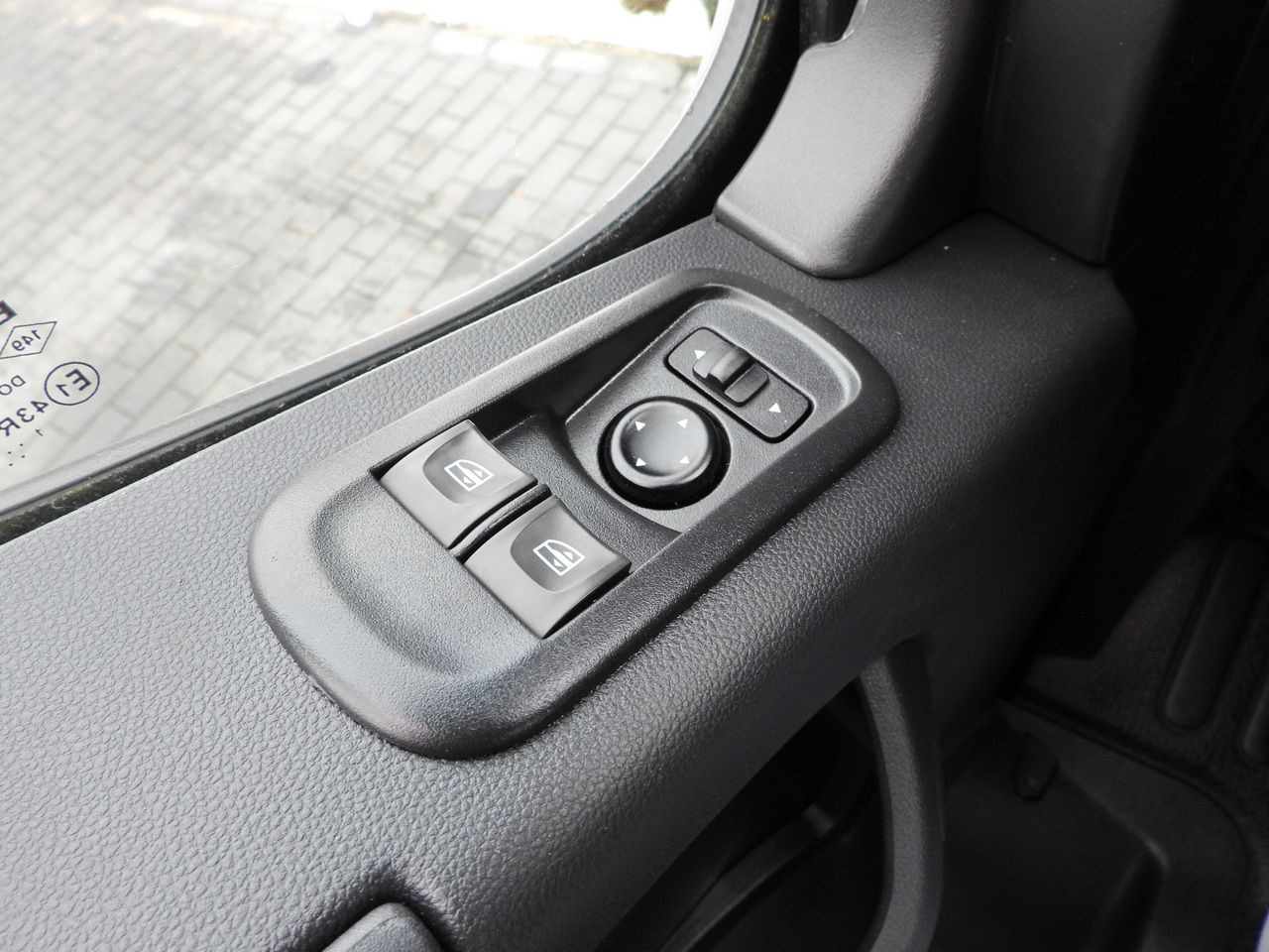 Хладилен бус RENAULT MASTER REGRIGERATOR BOX 0*C LED LIGHTS AIR CONDITIONING 165HP: снимка 27 Хладилен бус RENAULT MASTER REGRIGERATOR BOX 0*C LED LIGHTS AIR CONDITIONING 165HP: снимка 27