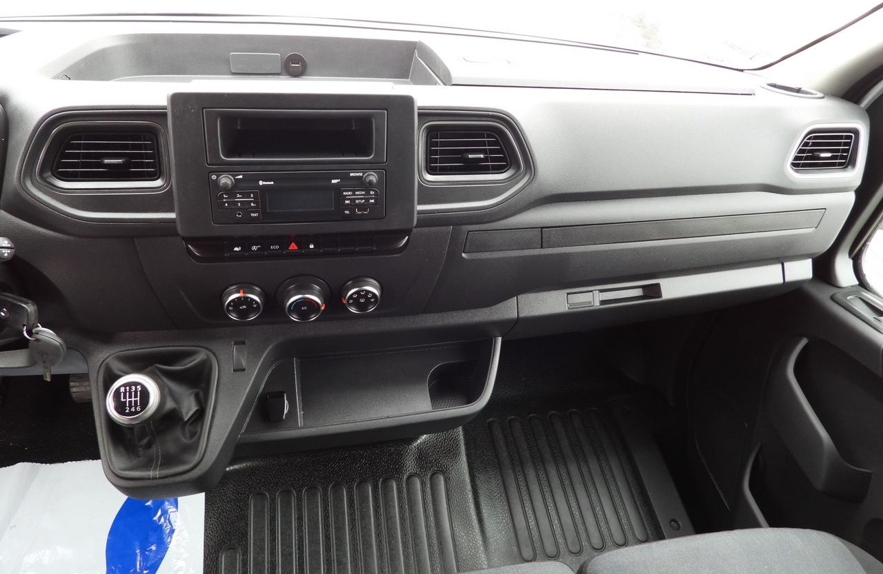 Хладилен бус RENAULT MASTER REGRIGERATOR BOX 0*C LED LIGHTS AIR CONDITIONING 165HP: снимка 31 Хладилен бус RENAULT MASTER REGRIGERATOR BOX 0*C LED LIGHTS AIR CONDITIONING 165HP: снимка 31