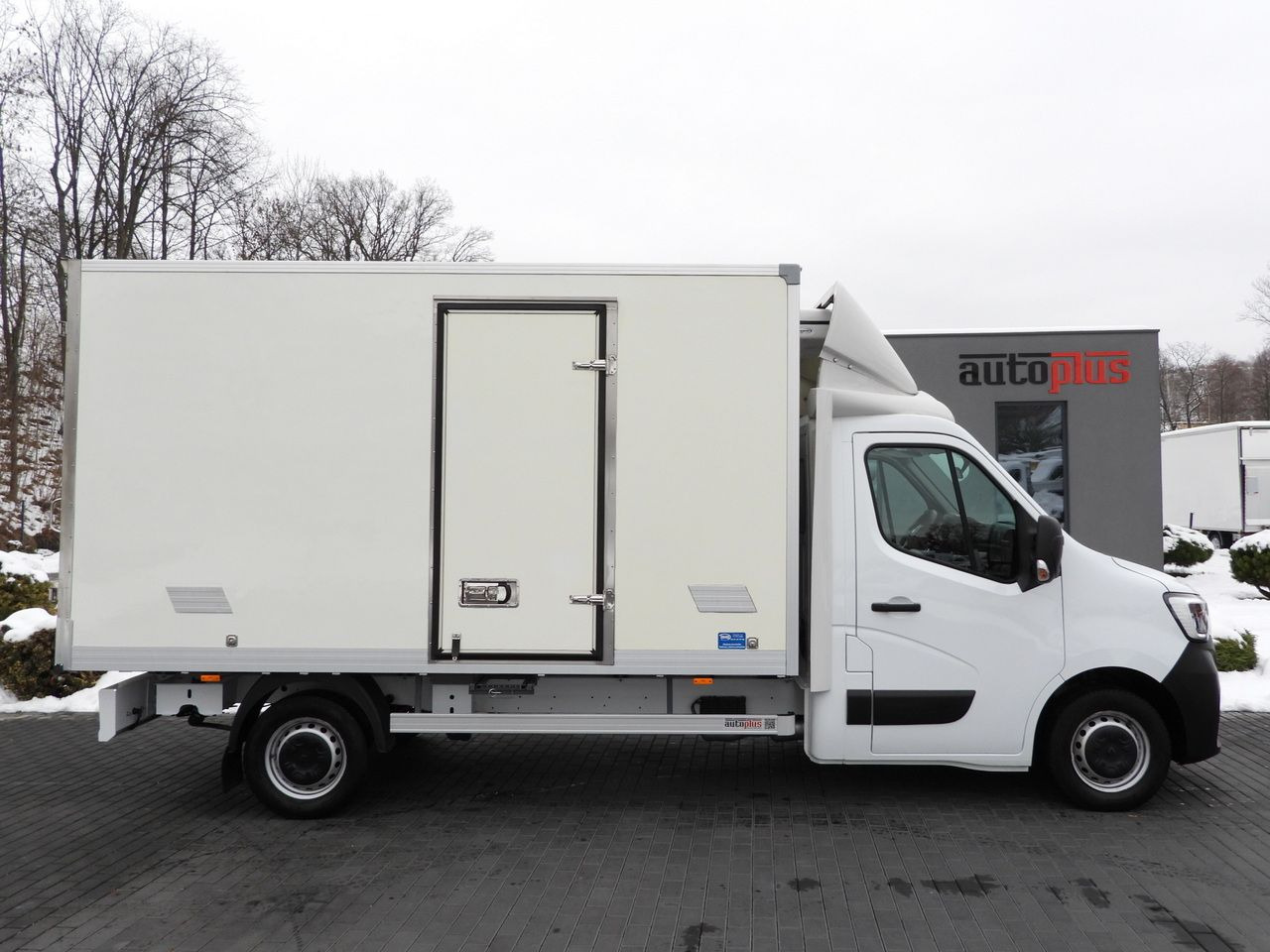 Хладилен бус RENAULT MASTER REGRIGERATOR BOX 0*C LED LIGHTS AIR CONDITIONING 165HP: снимка 7 Хладилен бус RENAULT MASTER REGRIGERATOR BOX 0*C LED LIGHTS AIR CONDITIONING 165HP: снимка 7