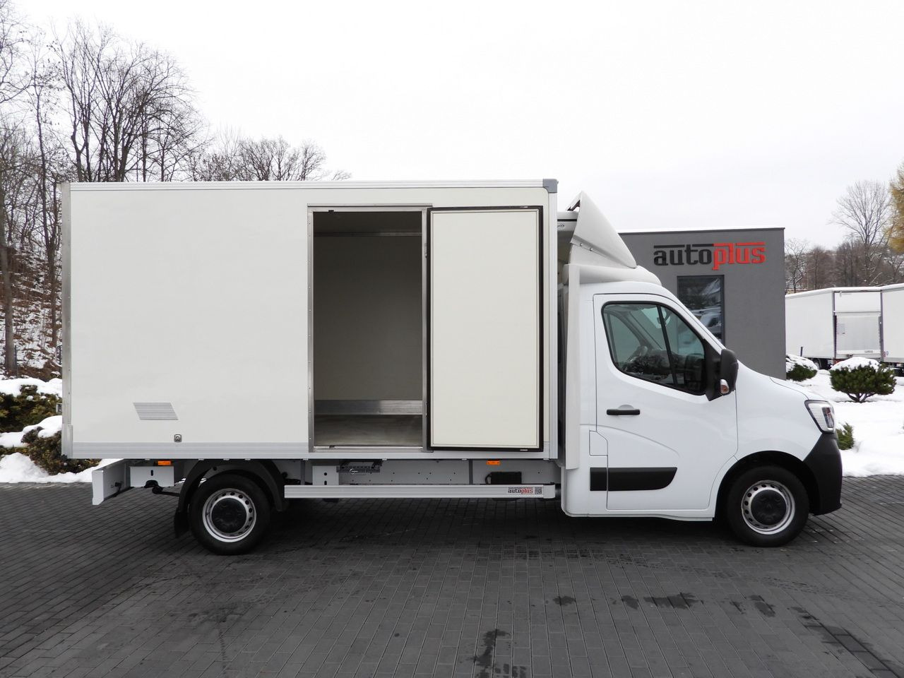 Хладилен бус RENAULT MASTER REGRIGERATOR BOX 0*C LED LIGHTS AIR CONDITIONING 165HP: снимка 8 Хладилен бус RENAULT MASTER REGRIGERATOR BOX 0*C LED LIGHTS AIR CONDITIONING 165HP: снимка 8