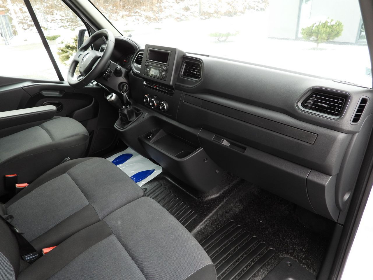 Хладилен бус RENAULT MASTER REGRIGERATOR BOX 0*C LED LIGHTS AIR CONDITIONING 165HP: снимка 36 Хладилен бус RENAULT MASTER REGRIGERATOR BOX 0*C LED LIGHTS AIR CONDITIONING 165HP: снимка 36