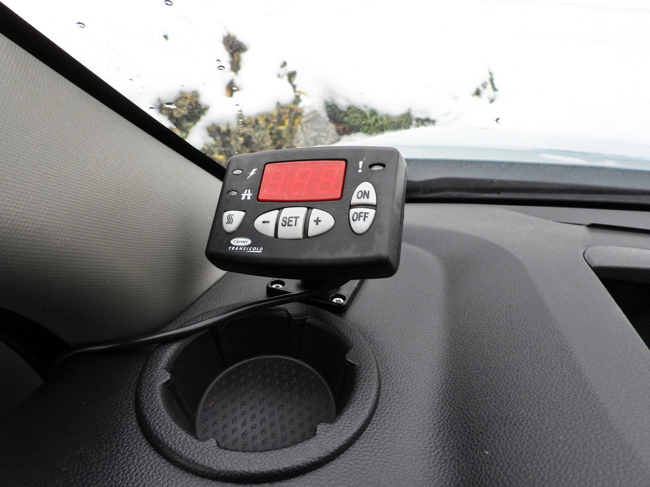 Хладилен бус RENAULT MASTER REGRIGERATOR BOX 0*C LED LIGHTS AIR CONDITIONING 165HP: снимка 28 Хладилен бус RENAULT MASTER REGRIGERATOR BOX 0*C LED LIGHTS AIR CONDITIONING 165HP: снимка 28