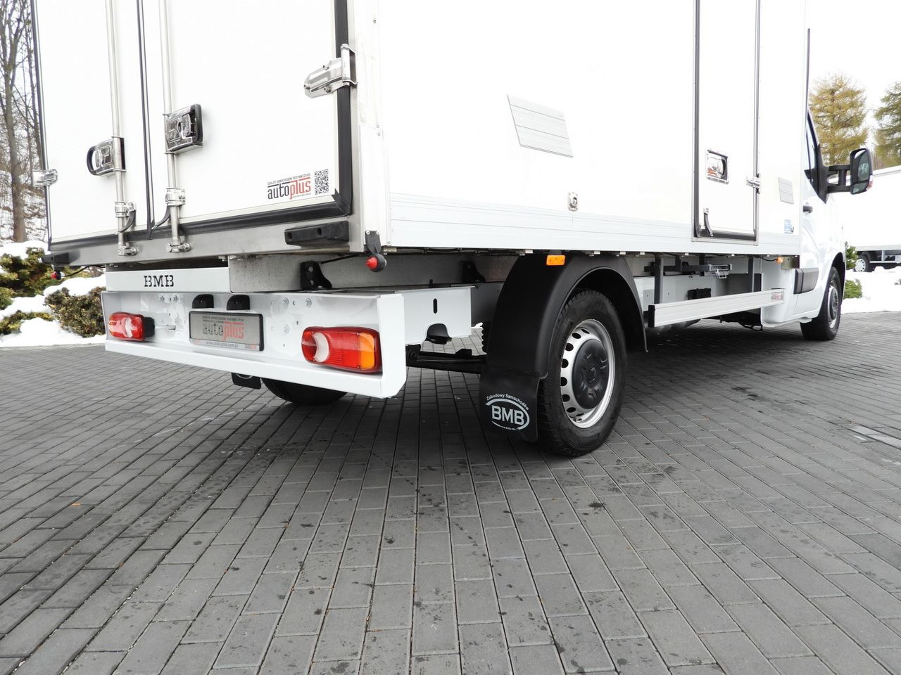 Хладилен бус RENAULT MASTER REGRIGERATOR BOX 0*C LED LIGHTS AIR CONDITIONING 165HP: снимка 24 Хладилен бус RENAULT MASTER REGRIGERATOR BOX 0*C LED LIGHTS AIR CONDITIONING 165HP: снимка 24