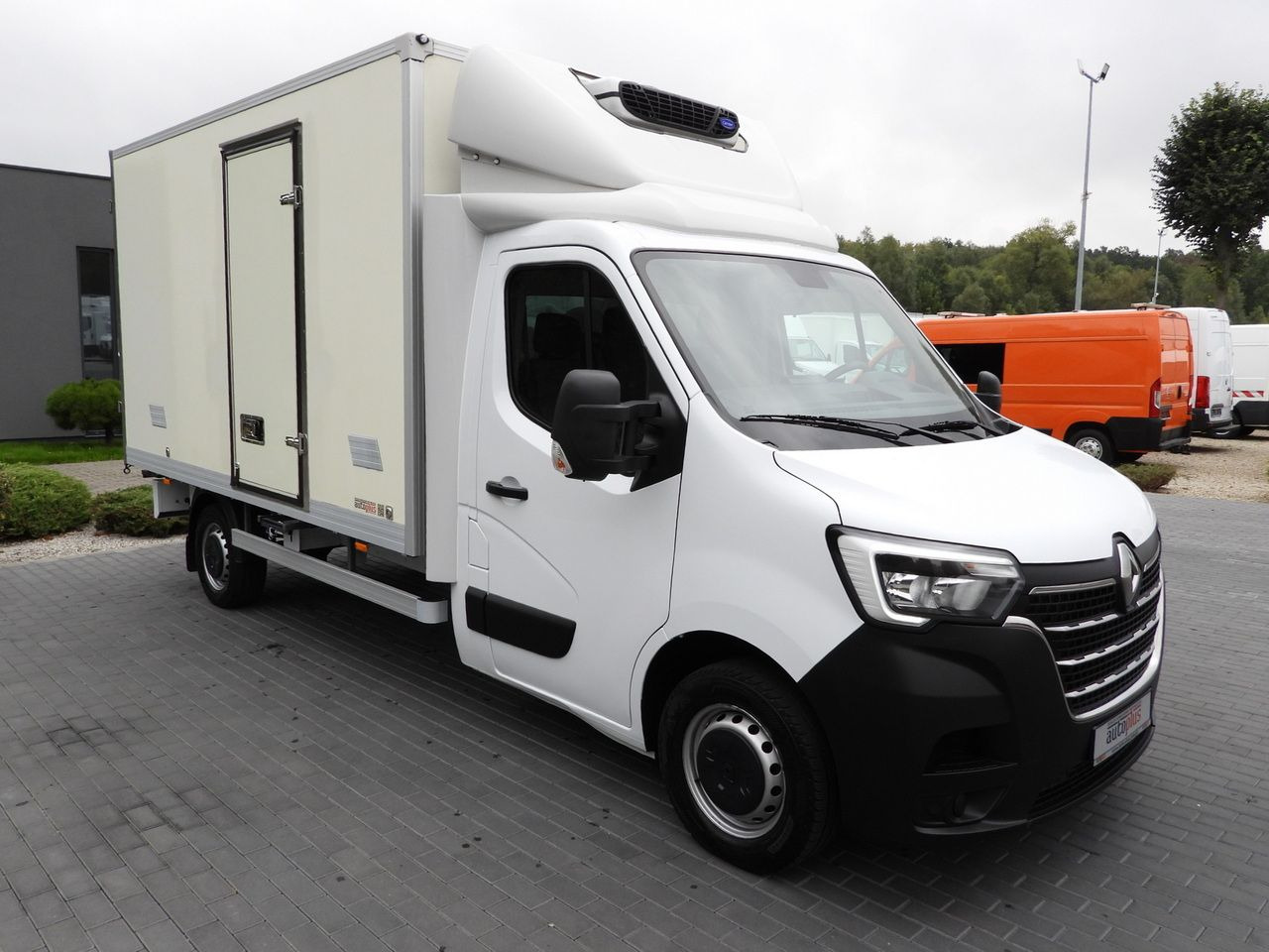 RENAULT MASTER REGRIGERATOR BOX 0*C LED LIGHTS AIR CONDITIONING 165HP - Хладилен бус: снимка 4 RENAULT MASTER REGRIGERATOR BOX 0*C LED LIGHTS AIR CONDITIONING 165HP - Хладилен бус: снимка 4