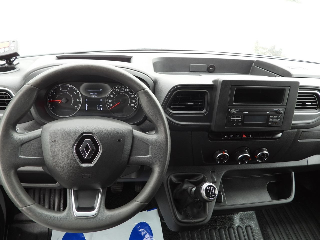 Хладилен бус RENAULT MASTER REGRIGERATOR BOX 0*C LED LIGHTS AIR CONDITIONING 165HP: снимка 29 Хладилен бус RENAULT MASTER REGRIGERATOR BOX 0*C LED LIGHTS AIR CONDITIONING 165HP: снимка 29