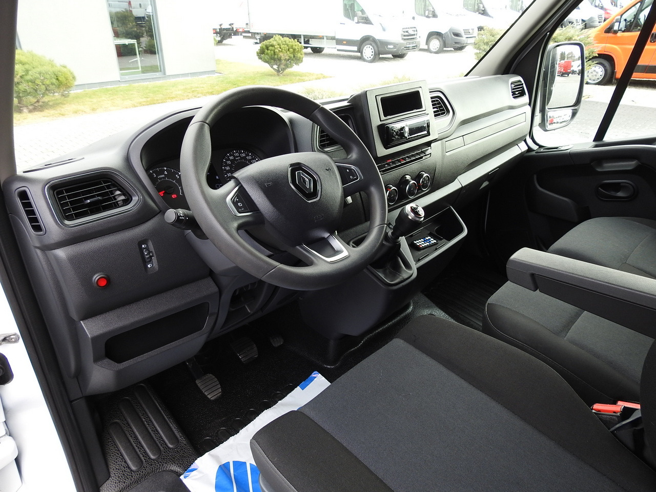 RENAULT MASTER TARPAULIN 10 PALLETS CRUISE CONTROL AIR CONDITIONING LED LIGHTS PNEUMATICS 165HP - Брезентов бус: снимка 2 RENAULT MASTER TARPAULIN 10 PALLETS CRUISE CONTROL AIR CONDITIONING LED LIGHTS PNEUMATICS 165HP - Брезентов бус: снимка 2