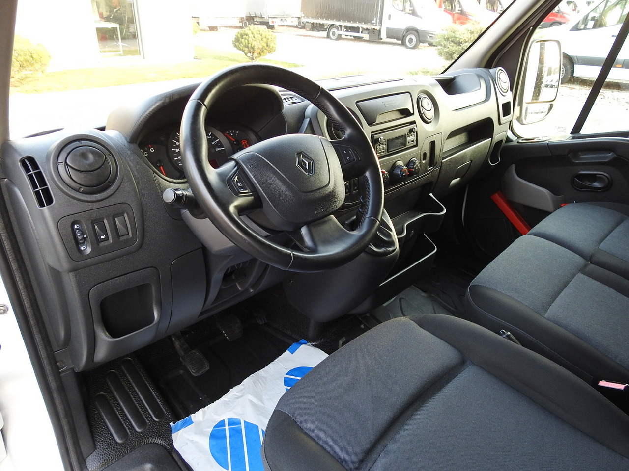 RENAULT MASTER TARPAULIN 10 PALLETS WEBASTO CRUISE CONTROL AIR CONDITIONING PNEUMATICS 170HP - Брезентов бус: снимка 2 RENAULT MASTER TARPAULIN 10 PALLETS WEBASTO CRUISE CONTROL AIR CONDITIONING PNEUMATICS 170HP - Брезентов бус: снимка 2