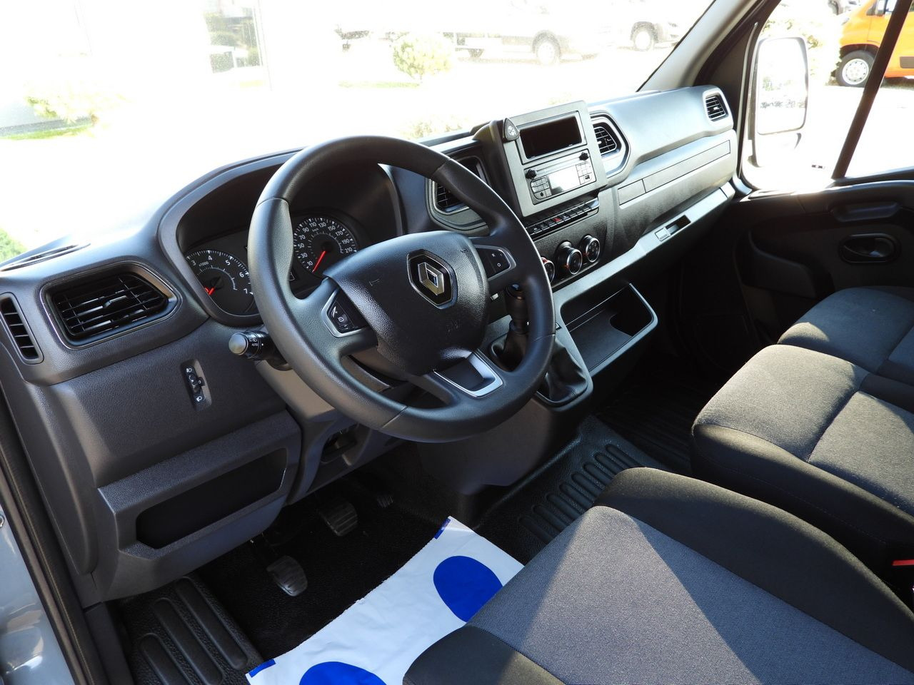 RENAULT MASTER TARPAULIN 10 PALLETS WEBASTO CRUISE CONTROL LED LIGHTS PNEUMATICS AIR CONDITIONING 165HP - Брезентов бус: снимка 2 RENAULT MASTER TARPAULIN 10 PALLETS WEBASTO CRUISE CONTROL LED LIGHTS PNEUMATICS AIR CONDITIONING 165HP - Брезентов бус: снимка 2