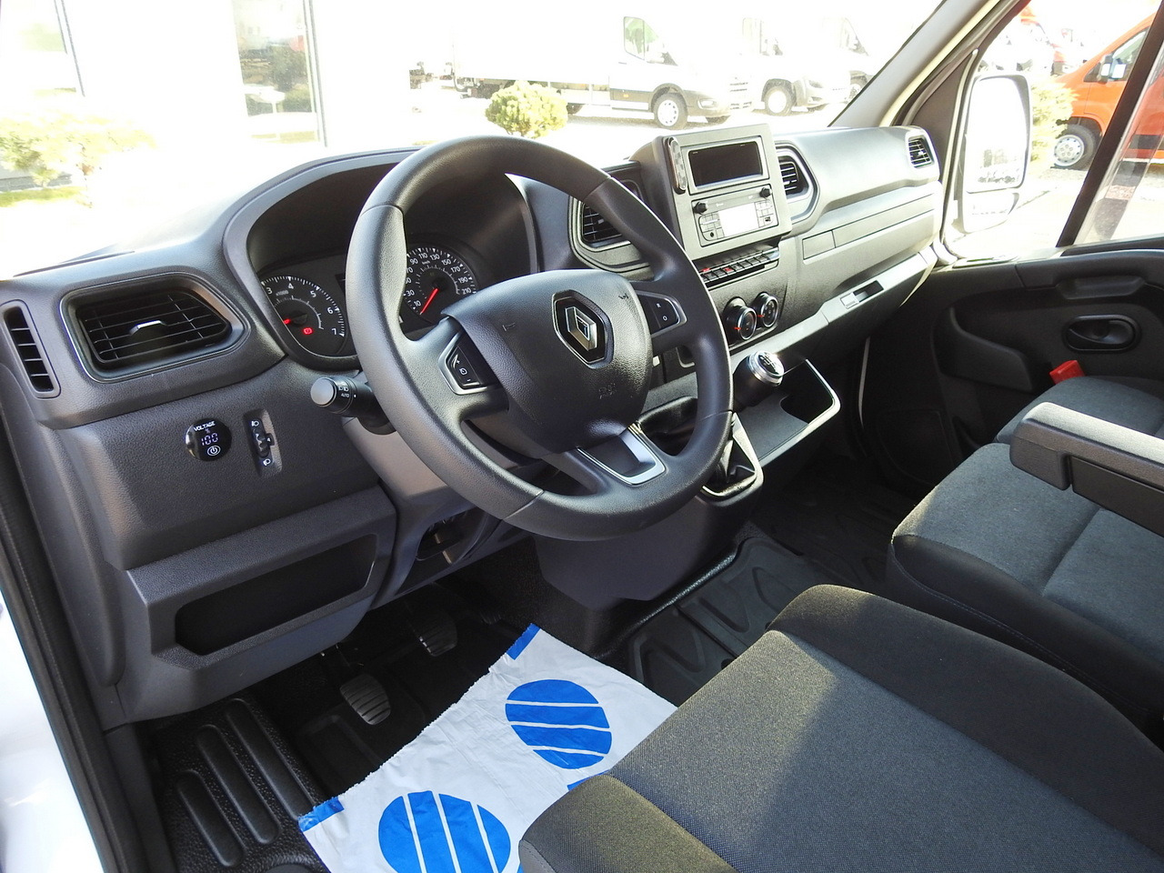 RENAULT MASTER TARPAULIN 10 PALLETS WEBASTO CRUISE CONTROL LED LIGHTS PNEUMATICS AIR CONDITIONING 165HP - Брезентов бус: снимка 2 RENAULT MASTER TARPAULIN 10 PALLETS WEBASTO CRUISE CONTROL LED LIGHTS PNEUMATICS AIR CONDITIONING 165HP - Брезентов бус: снимка 2