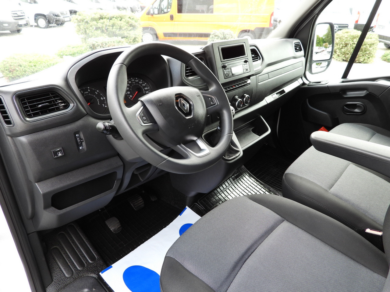 RENAULT MASTER TARPAULIN 10 PALLETS WEBASTO CRUISE CONTROL LED LIGHTS PNEUMATICS AIR CONDITIONING 165HP - Брезентов бус: снимка 2 RENAULT MASTER TARPAULIN 10 PALLETS WEBASTO CRUISE CONTROL LED LIGHTS PNEUMATICS AIR CONDITIONING 165HP - Брезентов бус: снимка 2