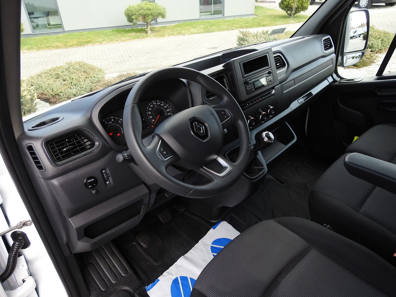 RENAULT MASTER TARPAULIN 10 PALLETS WEBASTO CRUISE CONTROL LED LIGHTS PNEUMATICS AIR CONDITIONING 165HP - Брезентов бус: снимка 2 RENAULT MASTER TARPAULIN 10 PALLETS WEBASTO CRUISE CONTROL LED LIGHTS PNEUMATICS AIR CONDITIONING 165HP - Брезентов бус: снимка 2