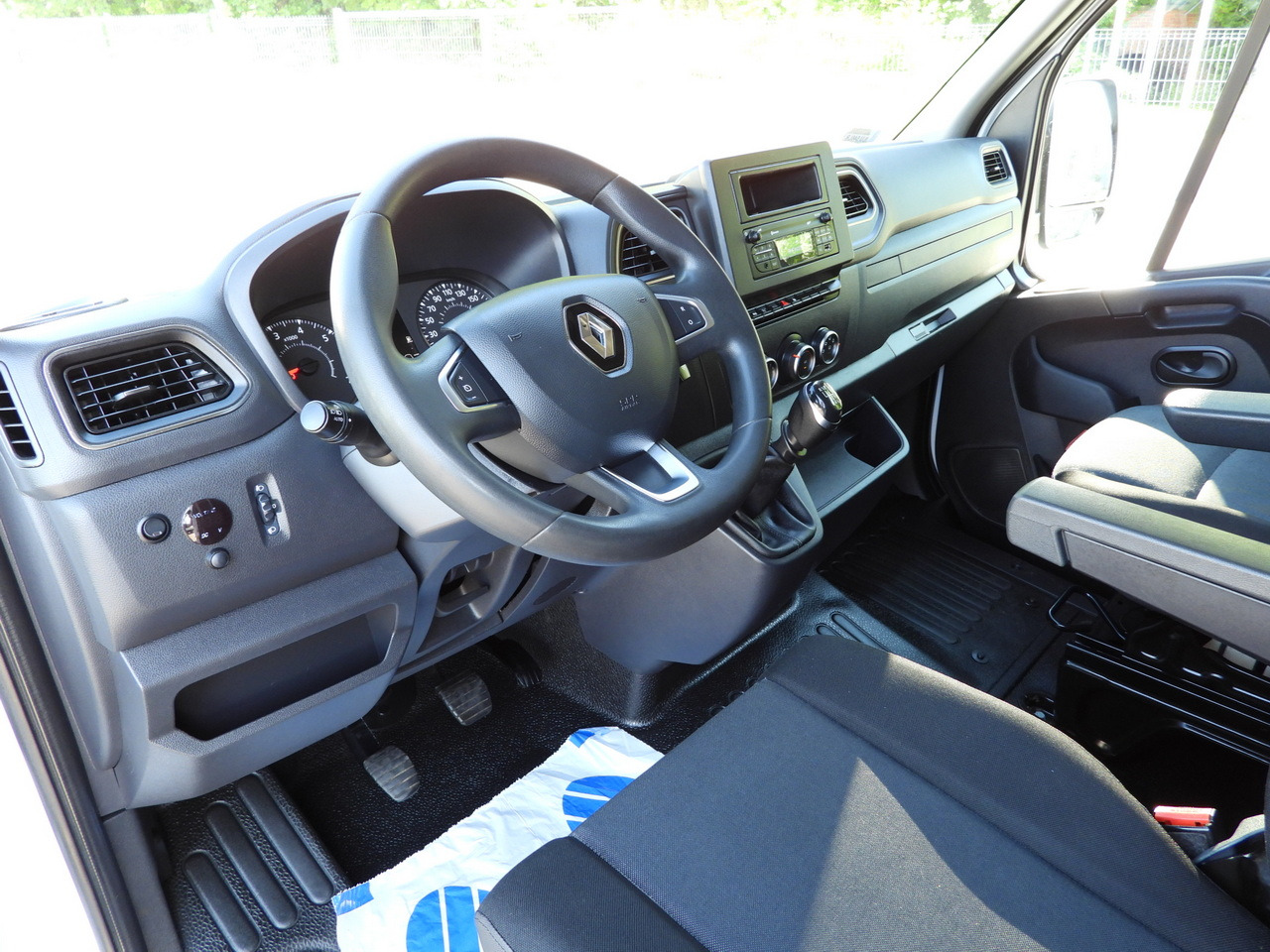 RENAULT MASTER TARPAULIN 10 PALLETS WEBASTO CRUISE CONTROL LED LIGHTS PNEUMATICS AIR CONDITIONING 165HP - Брезентов бус: снимка 2 RENAULT MASTER TARPAULIN 10 PALLETS WEBASTO CRUISE CONTROL LED LIGHTS PNEUMATICS AIR CONDITIONING 165HP - Брезентов бус: снимка 2