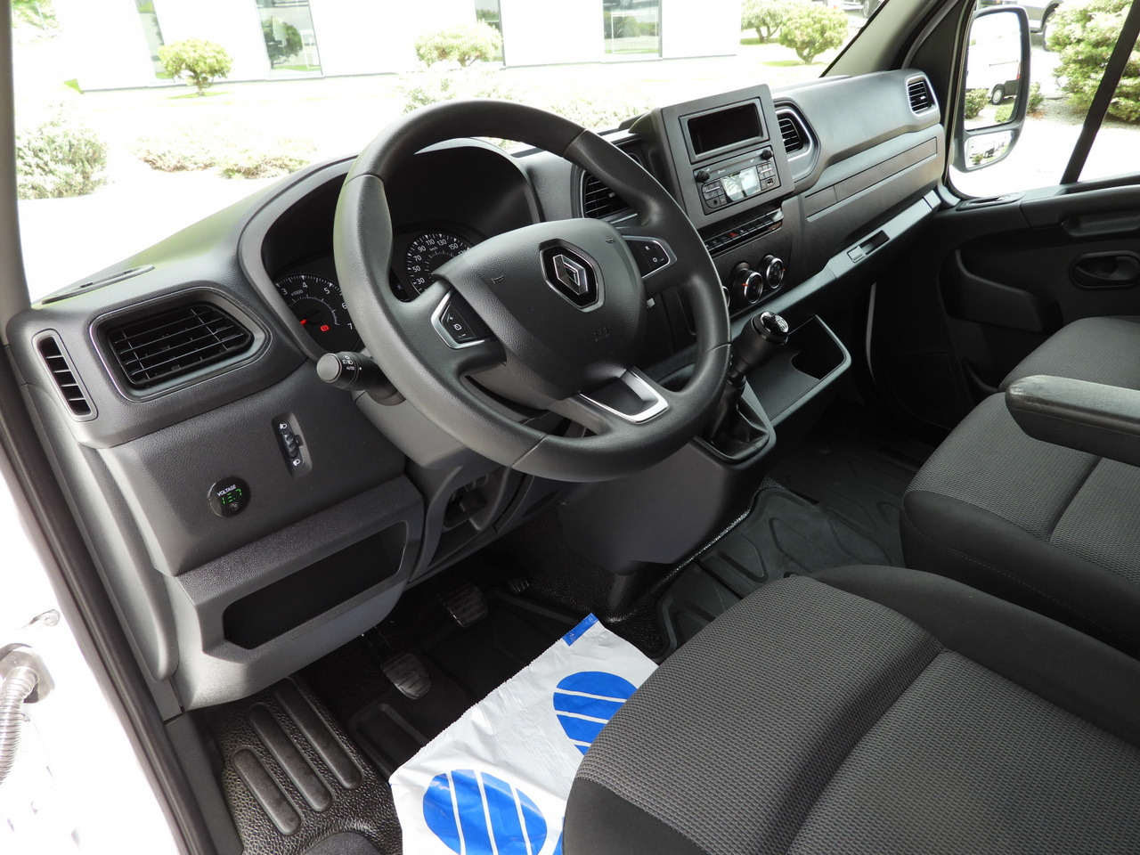 RENAULT MASTER TARPAULIN 10 PALLETS WEBASTO CRUISE CONTROL LED LIGHTS PNEUMATICS AIR CONDITIONING 165HP - Брезентов бус: снимка 2 RENAULT MASTER TARPAULIN 10 PALLETS WEBASTO CRUISE CONTROL LED LIGHTS PNEUMATICS AIR CONDITIONING 165HP - Брезентов бус: снимка 2