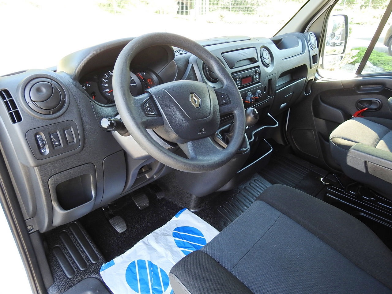 RENAULT MASTER TARPAULIN 8 PALLETS WEBASTO CRUISE CONTROL AIR CONDITIONING PNEUMATICS 170HP - Брезентов бус: снимка 2 RENAULT MASTER TARPAULIN 8 PALLETS WEBASTO CRUISE CONTROL AIR CONDITIONING PNEUMATICS 170HP - Брезентов бус: снимка 2