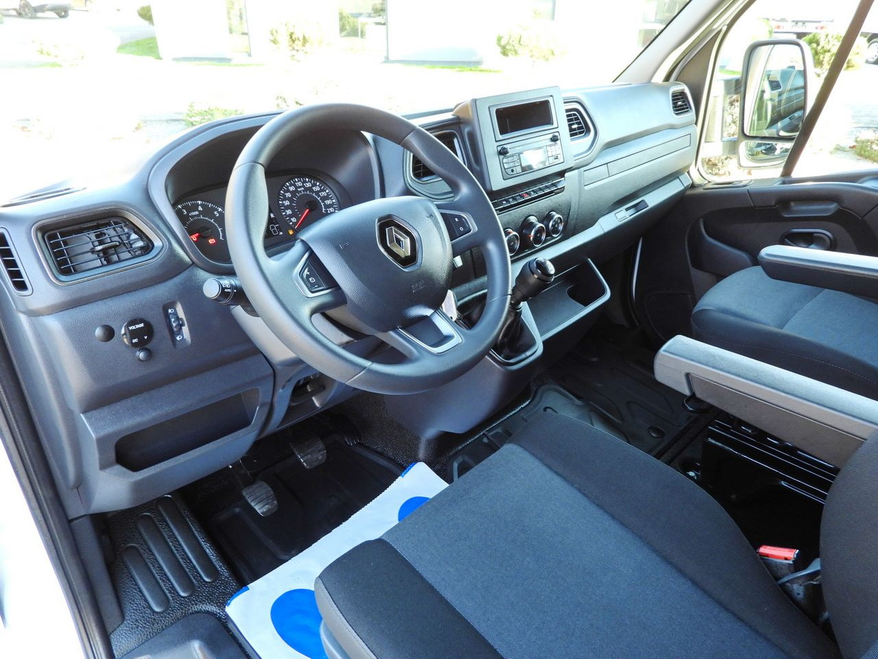 RENAULT MASTER TARPAULIN 8 PALLETS WEBASTO CRUISE CONTROL LED LIGHTS AIR CONDITIONING 165HP - Брезентов бус: снимка 2 RENAULT MASTER TARPAULIN 8 PALLETS WEBASTO CRUISE CONTROL LED LIGHTS AIR CONDITIONING 165HP - Брезентов бус: снимка 2