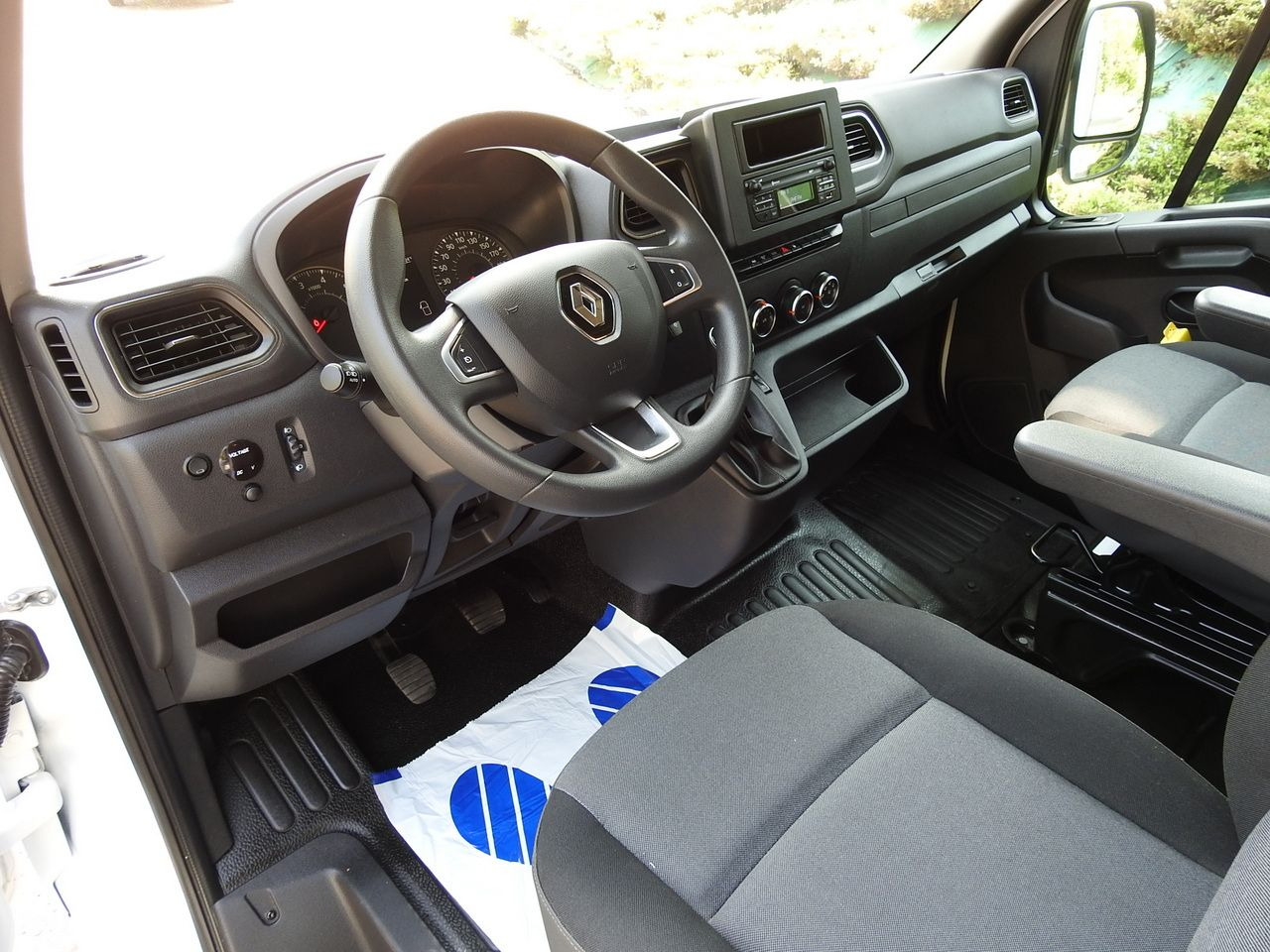 RENAULT MASTER TARPAULIN 8 PALLETS WEBASTO CRUISE CONTROL LED LIGHTS PNEUMATICS 165HP - Брезентов бус: снимка 2 RENAULT MASTER TARPAULIN 8 PALLETS WEBASTO CRUISE CONTROL LED LIGHTS PNEUMATICS 165HP - Брезентов бус: снимка 2