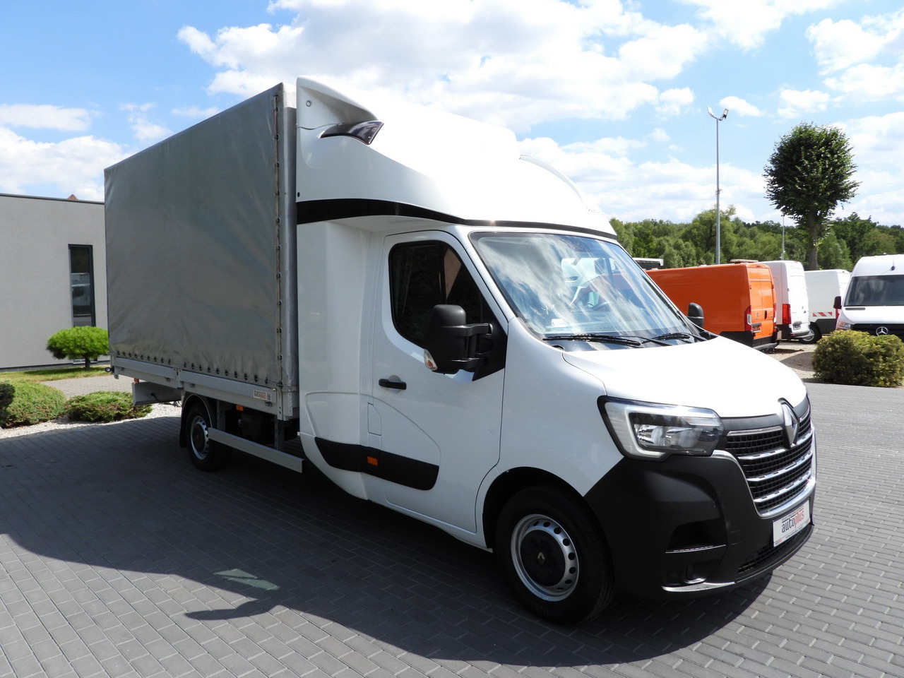 RENAULT MASTER TARPAULIN 8 PALLETS WEBASTO CRUISE CONTROL LED LIGHTS PNEUMATICS AIR CONDITIONING 165HP - Брезентов бус: снимка 4 RENAULT MASTER TARPAULIN 8 PALLETS WEBASTO CRUISE CONTROL LED LIGHTS PNEUMATICS AIR CONDITIONING 165HP - Брезентов бус: снимка 4
