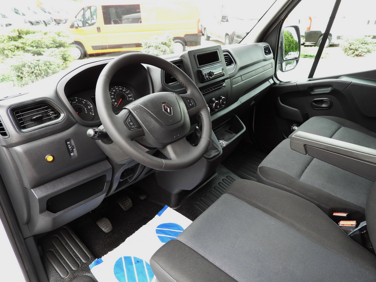 RENAULT MASTER TARPAULIN LIFT 10 PALLETS WEBASTO CRUISE CONTROL LED LIGHTS PNEUMATICS AIR CONDITIONING 165HP - Брезентов бус: снимка 2 RENAULT MASTER TARPAULIN LIFT 10 PALLETS WEBASTO CRUISE CONTROL LED LIGHTS PNEUMATICS AIR CONDITIONING 165HP - Брезентов бус: снимка 2