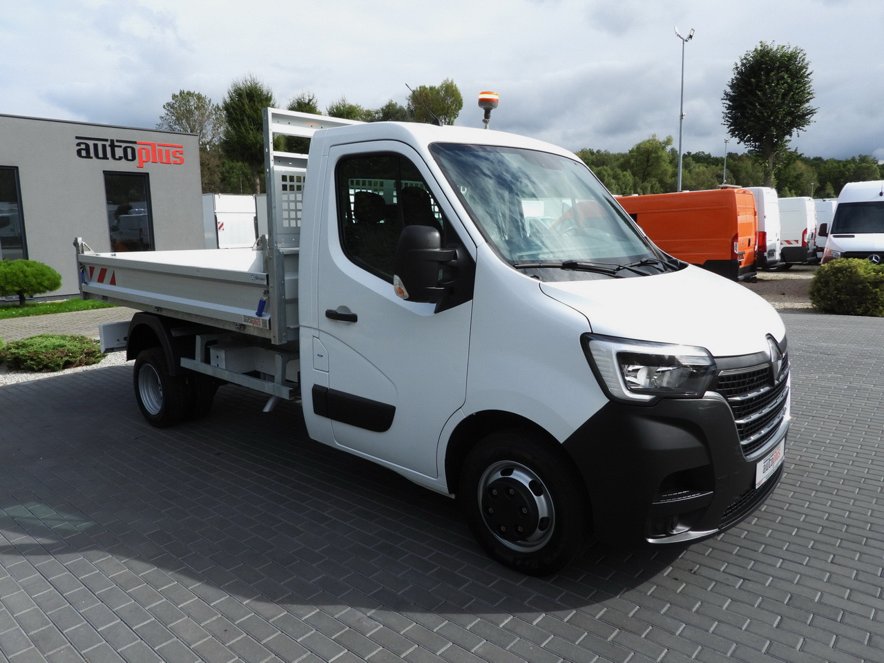 RENAULT MASTER TIPPER CRUISE CONTROL LED LIGHTS TWIN WHEELS AIR CONDITIONING  130HP - Бус самосвал: снимка 5 RENAULT MASTER TIPPER CRUISE CONTROL LED LIGHTS TWIN WHEELS AIR CONDITIONING  130HP - Бус самосвал: снимка 5