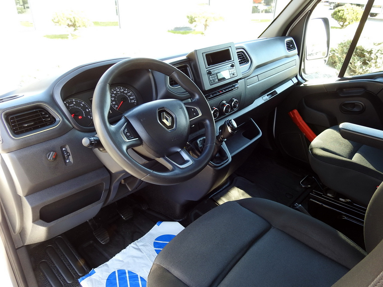 RENAULT MASTER TIPPER DOUBLE CABIN DOKA 6 SEATS CRUISE CONTROL AIR CONDITIONING LED LIGHTS TWIN WHEELS 130HP - Бус самосвал: снимка 2 RENAULT MASTER TIPPER DOUBLE CABIN DOKA 6 SEATS CRUISE CONTROL AIR CONDITIONING LED LIGHTS TWIN WHEELS 130HP - Бус самосвал: снимка 2