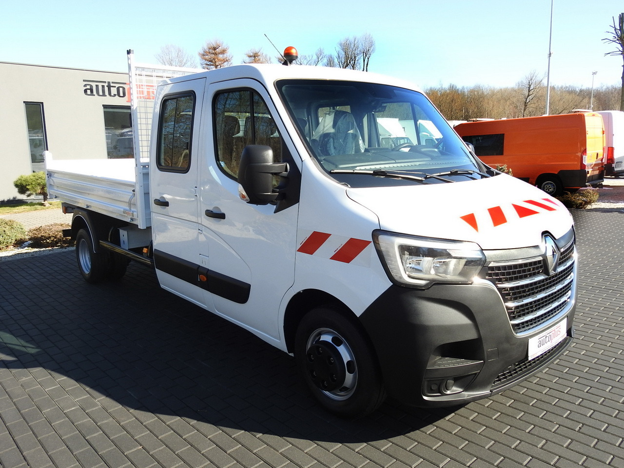 RENAULT MASTER TIPPER DOUBLE CABIN DOKA 6 SEATS CRUISE CONTROL AIR CONDITIONING LED LIGHTS TWIN WHEELS 130HP - Бус самосвал: снимка 4 RENAULT MASTER TIPPER DOUBLE CABIN DOKA 6 SEATS CRUISE CONTROL AIR CONDITIONING LED LIGHTS TWIN WHEELS 130HP - Бус самосвал: снимка 4