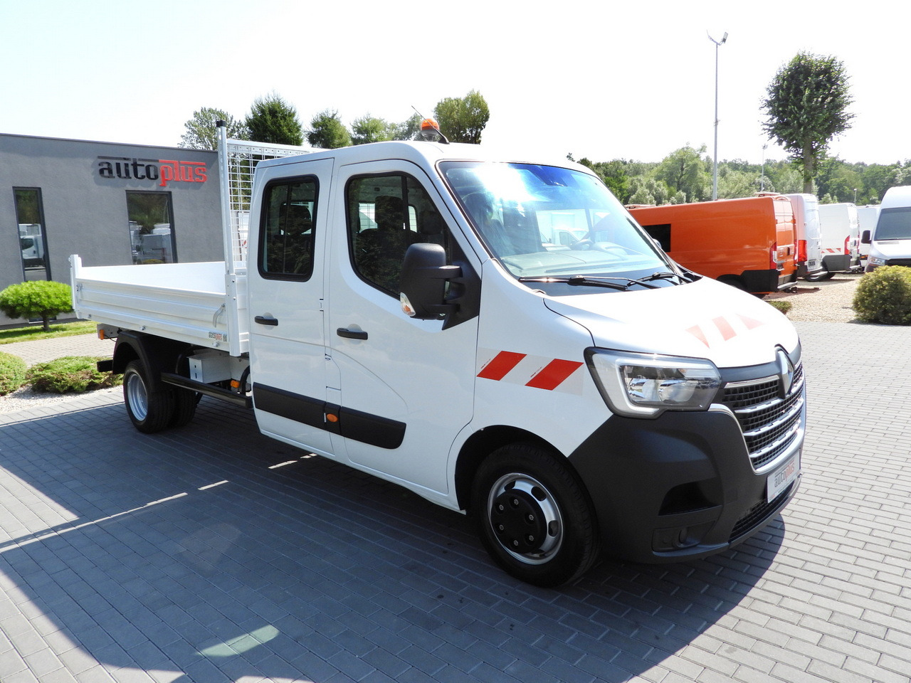 RENAULT MASTER TIPPER DOUBLE CABIN DOKA 6 SEATS CRUISE CONTROL LED LIGHTS TWIN WHEELS AIR CONDITIONING  130HP - Бус самосвал: снимка 4 RENAULT MASTER TIPPER DOUBLE CABIN DOKA 6 SEATS CRUISE CONTROL LED LIGHTS TWIN WHEELS AIR CONDITIONING  130HP - Бус самосвал: снимка 4