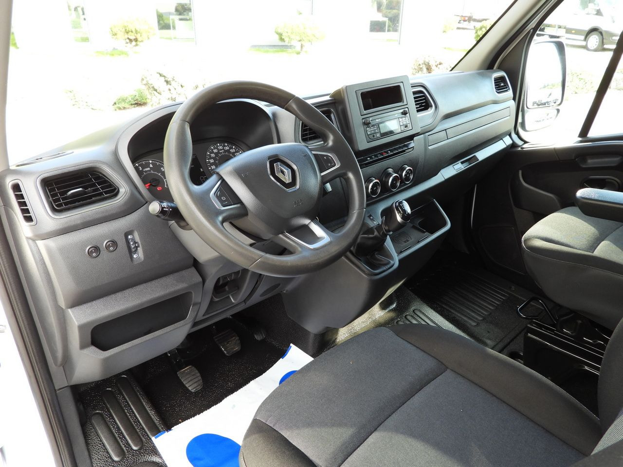 RENAULT MASTER TIPPER DOUBLE CABIN DOKA 6 SEATS CRUISE CONTROL LED LIGHTS TWIN WHEELS AIR CONDITIONING  165HP - Бус самосвал: снимка 2 RENAULT MASTER TIPPER DOUBLE CABIN DOKA 6 SEATS CRUISE CONTROL LED LIGHTS TWIN WHEELS AIR CONDITIONING  165HP - Бус самосвал: снимка 2