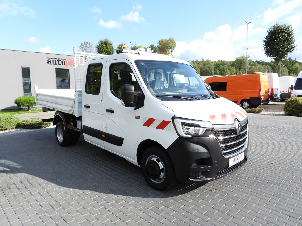 RENAULT MASTER TIPPER DOUBLE CABIN DOKA 6 SEATS CRUISE CONTROL LED LIGHTS TWIN WHEELS AIR CONDITIONING  165HP - Бус самосвал: снимка 4 RENAULT MASTER TIPPER DOUBLE CABIN DOKA 6 SEATS CRUISE CONTROL LED LIGHTS TWIN WHEELS AIR CONDITIONING  165HP - Бус самосвал: снимка 4