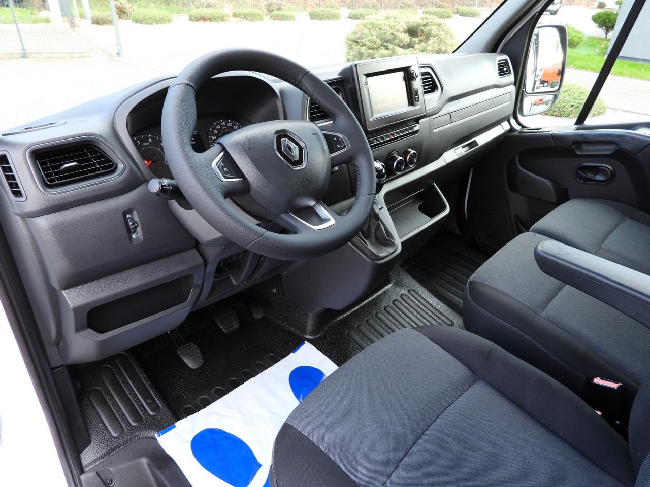 RENAULT MASTER TIPPER DOUBLE CABIN DOKA 7 SEATS CRUISE CONTROL NAVIGATION LED LIGHTS AIR CONDITIONING  145HP - Бус самосвал: снимка 2 RENAULT MASTER TIPPER DOUBLE CABIN DOKA 7 SEATS CRUISE CONTROL NAVIGATION LED LIGHTS AIR CONDITIONING  145HP - Бус самосвал: снимка 2