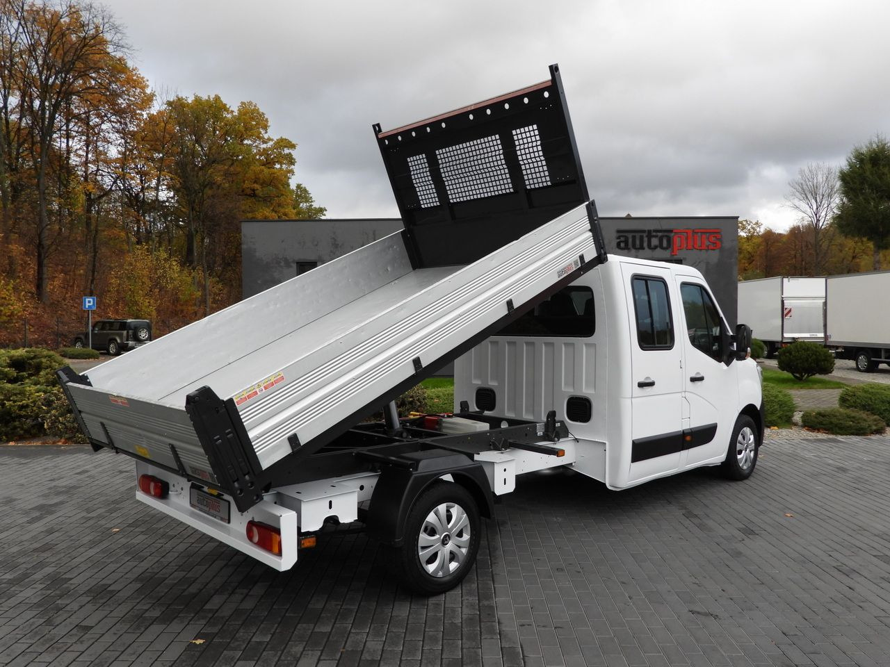 RENAULT MASTER TIPPER DOUBLE CABIN DOKA 7 SEATS CRUISE CONTROL NAVIGATION LED LIGHTS AIR CONDITIONING  145HP - Бус самосвал: снимка 3 RENAULT MASTER TIPPER DOUBLE CABIN DOKA 7 SEATS CRUISE CONTROL NAVIGATION LED LIGHTS AIR CONDITIONING  145HP - Бус самосвал: снимка 3