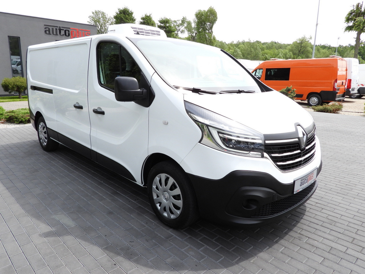 RENAULT TRAFIC REFRIGERATOR VAN 0*C CRUISE CONTROL LED LIGHTS AIR CONDITIONING 120HP - Хладилен бус: снимка 4 RENAULT TRAFIC REFRIGERATOR VAN 0*C CRUISE CONTROL LED LIGHTS AIR CONDITIONING 120HP - Хладилен бус: снимка 4