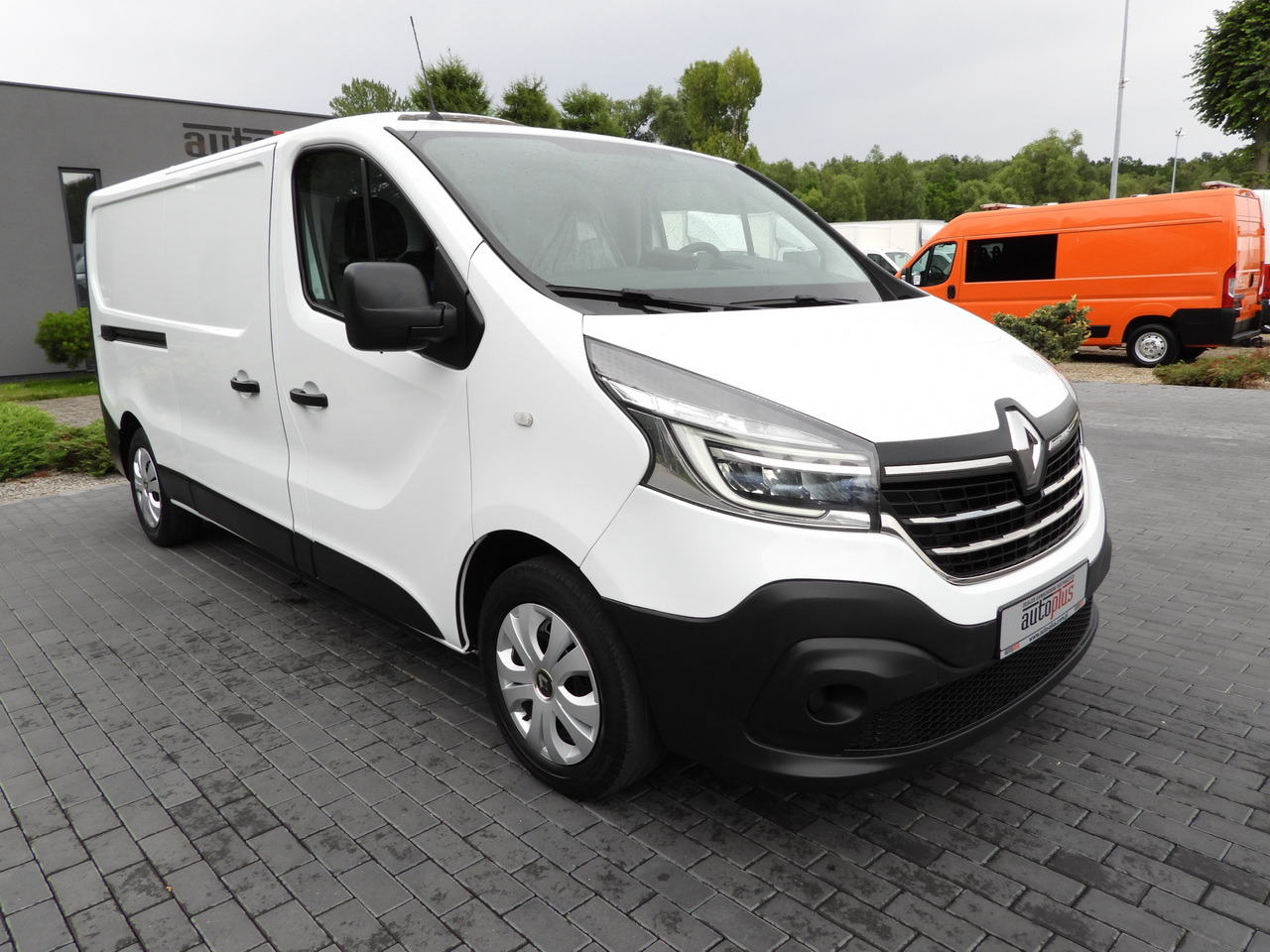 RENAULT TRAFIC REFRIGERATOR VAN -5*C POWER SUPPLY 230V CRUISE CONTROL LED LIGHTS AIR CONDITIONING 120HP - Хладилен бус: снимка 4 RENAULT TRAFIC REFRIGERATOR VAN -5*C POWER SUPPLY 230V CRUISE CONTROL LED LIGHTS AIR CONDITIONING 120HP - Хладилен бус: снимка 4