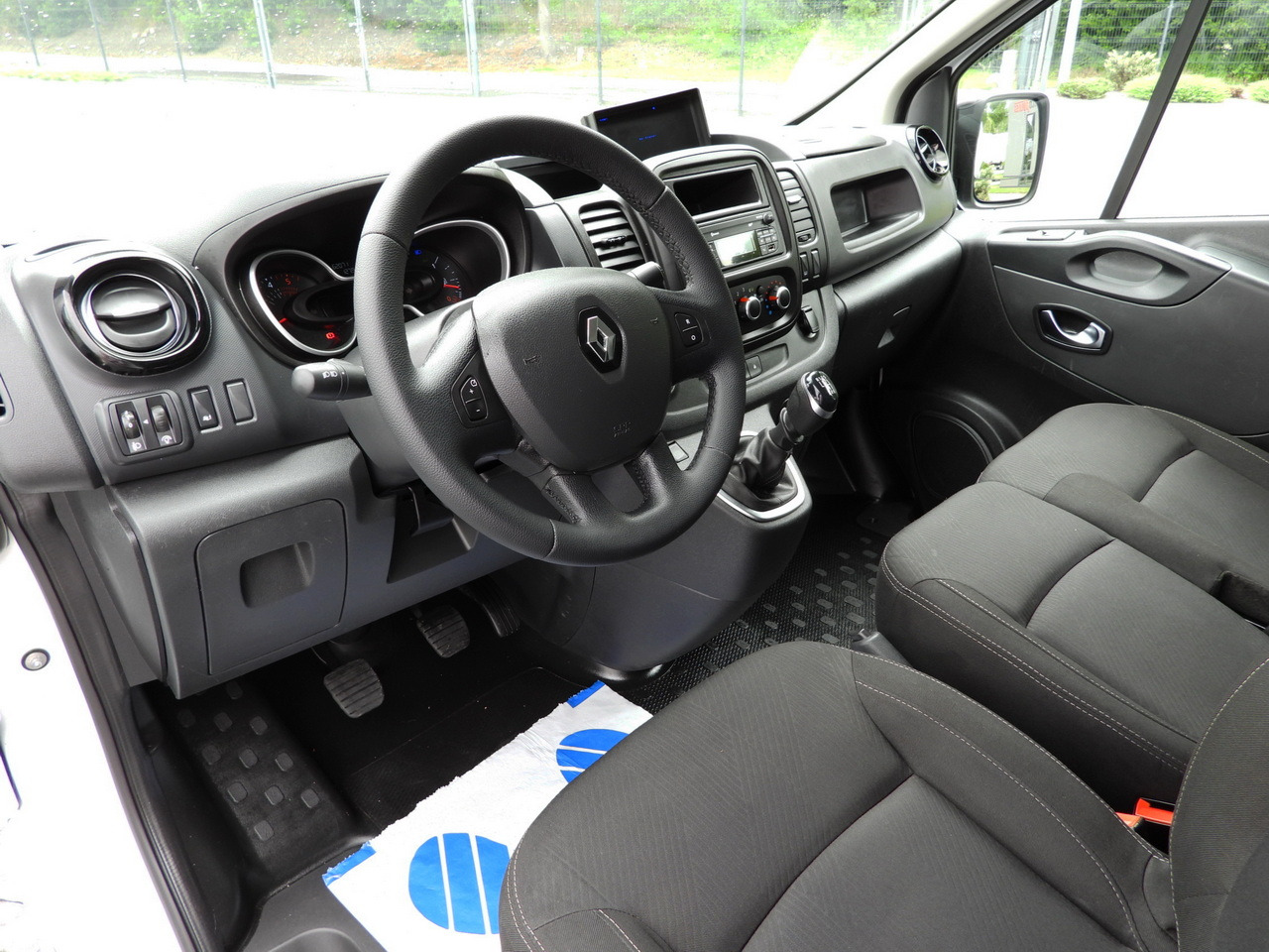 RENAULT TRAFIC REFRIGERATOR VAN -5*C POWER SUPPLY 230V CRUISE CONTROL LED LIGHTS AIR CONDITIONING 120HP - Хладилен бус: снимка 2 RENAULT TRAFIC REFRIGERATOR VAN -5*C POWER SUPPLY 230V CRUISE CONTROL LED LIGHTS AIR CONDITIONING 120HP - Хладилен бус: снимка 2