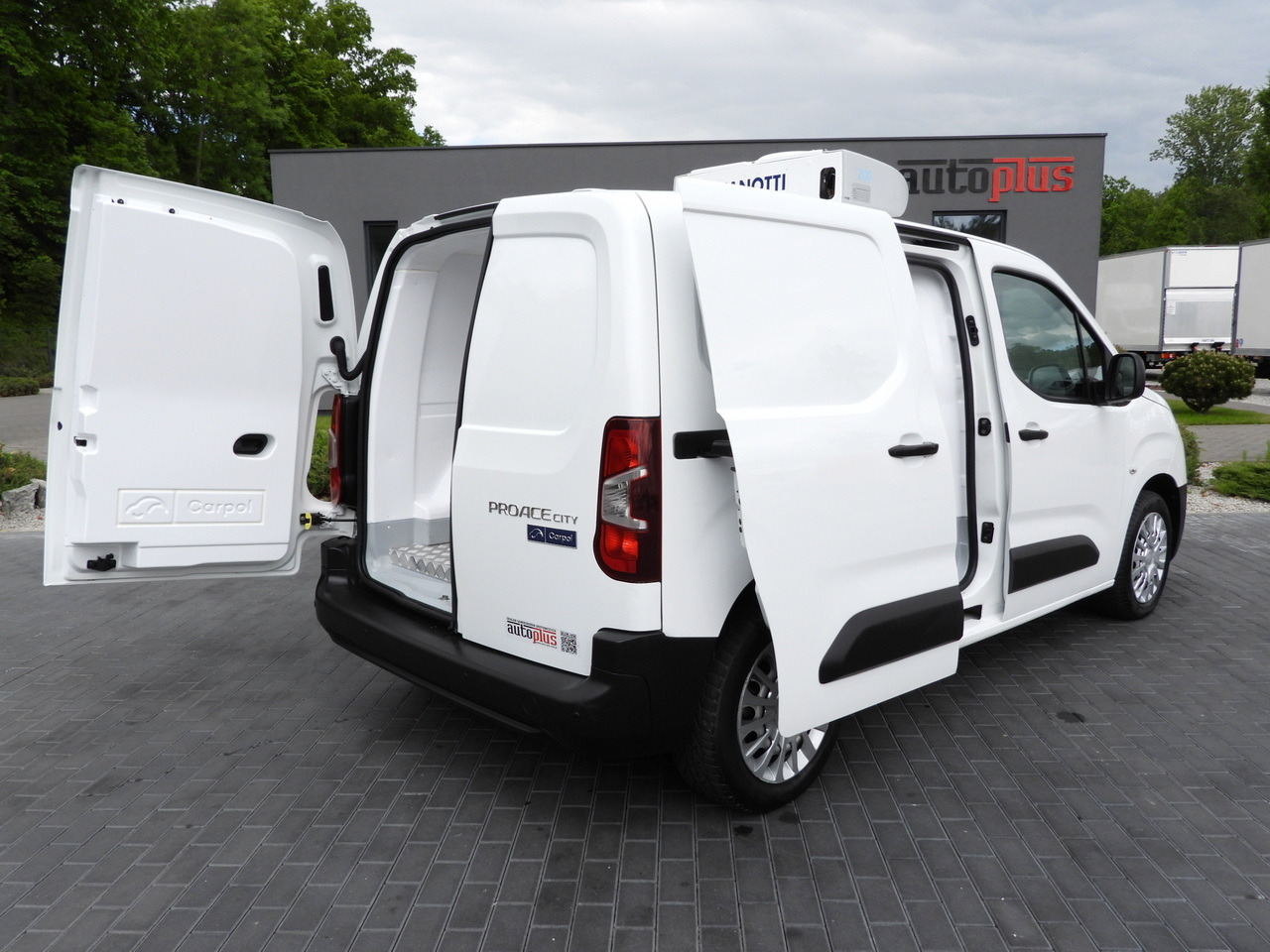 TOYOTA PROACE CITY REFRIGERATOR VAN -15*C POWER SUPPLY 230V CRUISE CONTROL AIR CONDITIONING 100HP - Хладилен бус: снимка 3 TOYOTA PROACE CITY REFRIGERATOR VAN -15*C POWER SUPPLY 230V CRUISE CONTROL AIR CONDITIONING 100HP - Хладилен бус: снимка 3