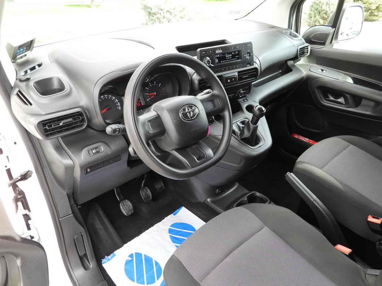 TOYOTA PROACE CITY REFRIGERATOR VAN -15*C POWER SUPPLY 230V CRUISE CONTROL AIR CONDITIONING 100HP - Хладилен бус: снимка 2 TOYOTA PROACE CITY REFRIGERATOR VAN -15*C POWER SUPPLY 230V CRUISE CONTROL AIR CONDITIONING 100HP - Хладилен бус: снимка 2