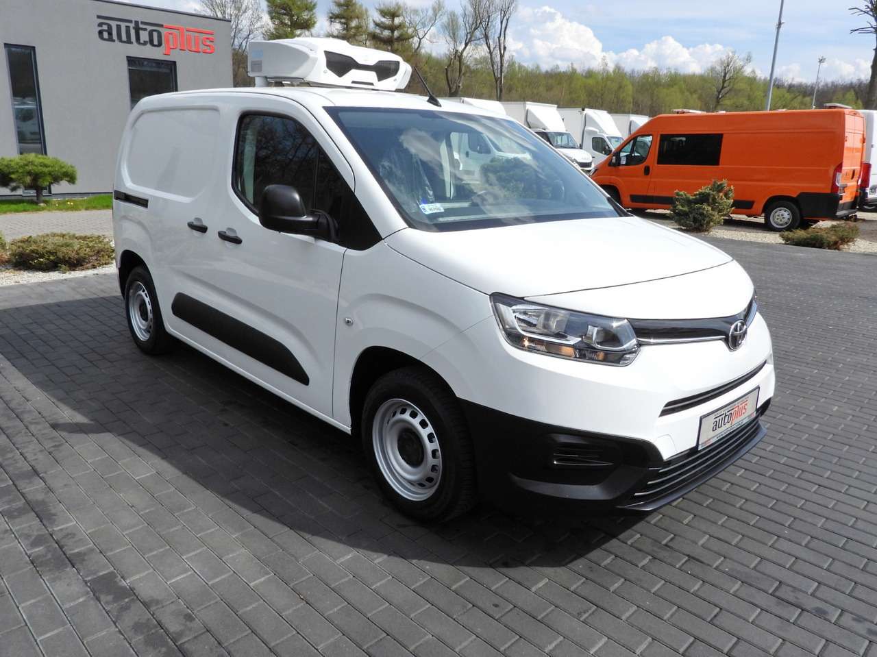 TOYOTA PROACE CITY REFRIGERATOR VAN -15*C POWER SUPPLY 230V CRUISE CONTROL AIR CONDITIONING 100HP - Хладилен бус: снимка 4 TOYOTA PROACE CITY REFRIGERATOR VAN -15*C POWER SUPPLY 230V CRUISE CONTROL AIR CONDITIONING 100HP - Хладилен бус: снимка 4