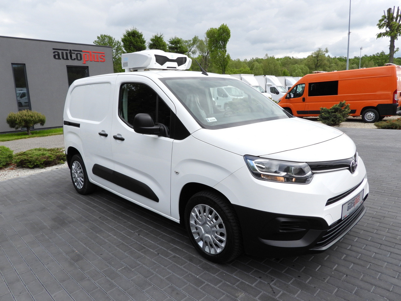 TOYOTA PROACE CITY REFRIGERATOR VAN -15*C POWER SUPPLY 230V CRUISE CONTROL AIR CONDITIONING 100HP - Хладилен бус: снимка 4 TOYOTA PROACE CITY REFRIGERATOR VAN -15*C POWER SUPPLY 230V CRUISE CONTROL AIR CONDITIONING 100HP - Хладилен бус: снимка 4