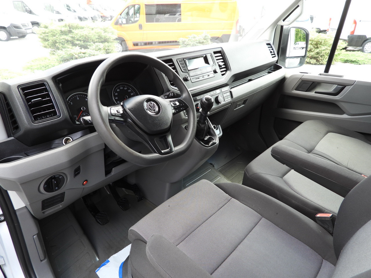 VOLKSWAGEN CRAFTER TARPAULIN 10 PALLETS WEBASTO CRUISE CONTROL AIR CONDITIONING 180HP - Брезентов бус: снимка 2 VOLKSWAGEN CRAFTER TARPAULIN 10 PALLETS WEBASTO CRUISE CONTROL AIR CONDITIONING 180HP - Брезентов бус: снимка 2