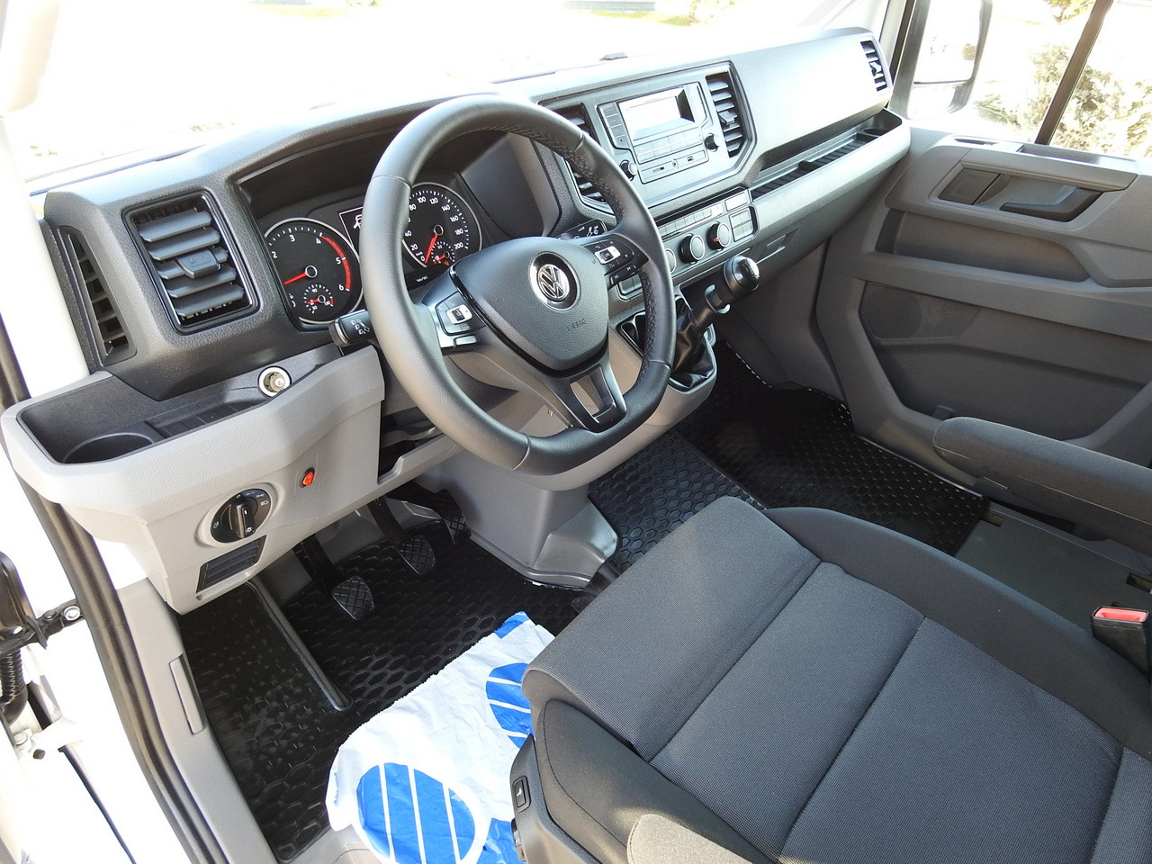 VOLKSWAGEN CRAFTER TARPAULIN 10 PALLETS WEBASTO CRUISE CONTROL AIR CONDITIONING LED LIGHTS PNEUMATICS 180HP - Брезентов бус: снимка 2 VOLKSWAGEN CRAFTER TARPAULIN 10 PALLETS WEBASTO CRUISE CONTROL AIR CONDITIONING LED LIGHTS PNEUMATICS 180HP - Брезентов бус: снимка 2