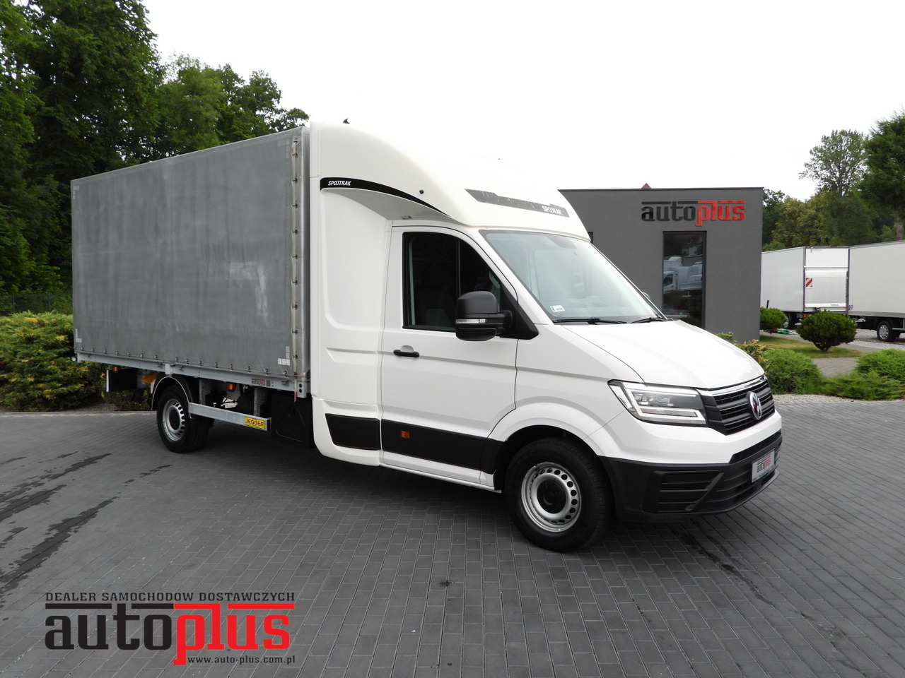 VOLKSWAGEN CRAFTER TARPAULIN 8 PALLETS WEBASTO CRUISE CONTROL LED LIGHTS AIR CONDITIONING 180HP - Брезентов бус: снимка 1 VOLKSWAGEN CRAFTER TARPAULIN 8 PALLETS WEBASTO CRUISE CONTROL LED LIGHTS AIR CONDITIONING 180HP - Брезентов бус: снимка 1