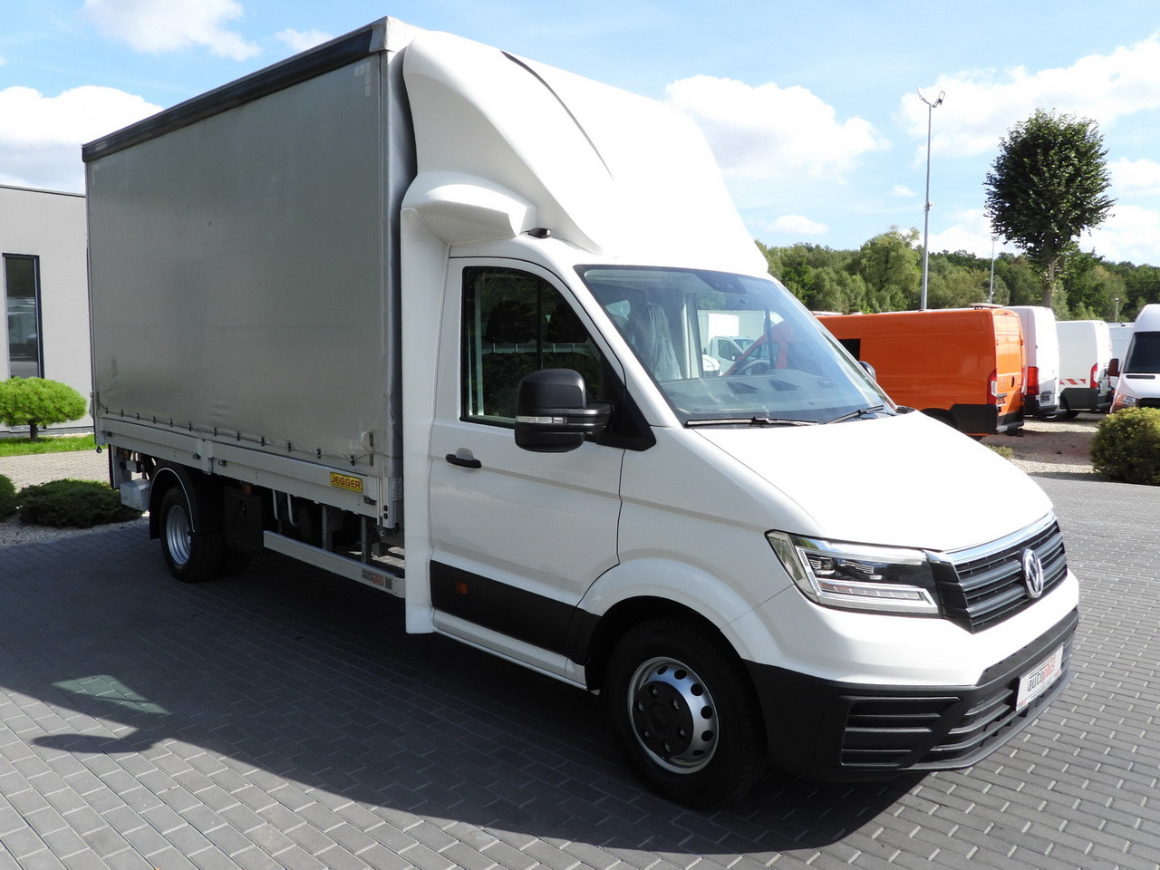 VOLKSWAGEN CRAFTER TARPAULIN LIFT 8 PALLETS CRUISE CONTROL LED LIGHTS TWIN WHEELS AIR CONDITIONING 180HP - Брезентов бус: снимка 4 VOLKSWAGEN CRAFTER TARPAULIN LIFT 8 PALLETS CRUISE CONTROL LED LIGHTS TWIN WHEELS AIR CONDITIONING 180HP - Брезентов бус: снимка 4