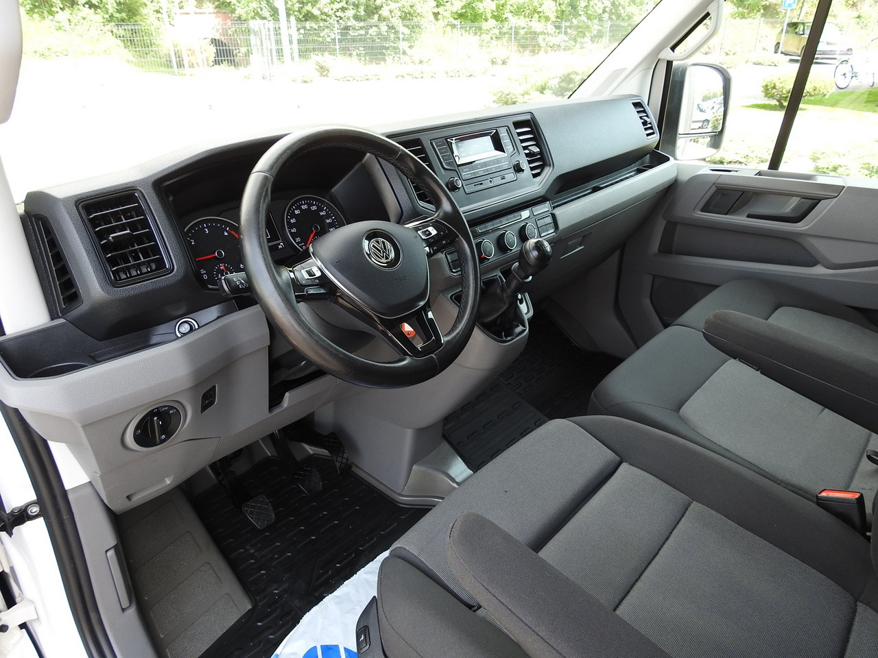 VOLKSWAGEN CRAFTER TARPAULIN LIFT 8 PALLETS WEBASTO CRUISE CONTROL 180HP - Брезентов бус: снимка 2 VOLKSWAGEN CRAFTER TARPAULIN LIFT 8 PALLETS WEBASTO CRUISE CONTROL 180HP - Брезентов бус: снимка 2