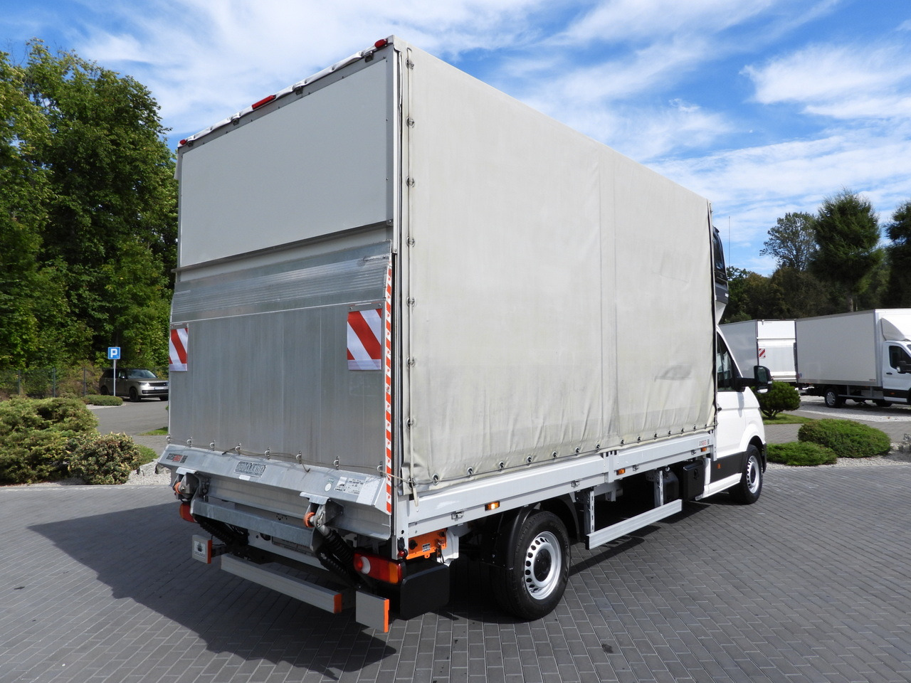 VOLKSWAGEN CRAFTER TARPAULIN LIFT 8 PALLETS WEBASTO CRUISE CONTROL LED LIGHTS AIR CONDITIONING 180HP - Брезентов бус: снимка 3 VOLKSWAGEN CRAFTER TARPAULIN LIFT 8 PALLETS WEBASTO CRUISE CONTROL LED LIGHTS AIR CONDITIONING 180HP - Брезентов бус: снимка 3