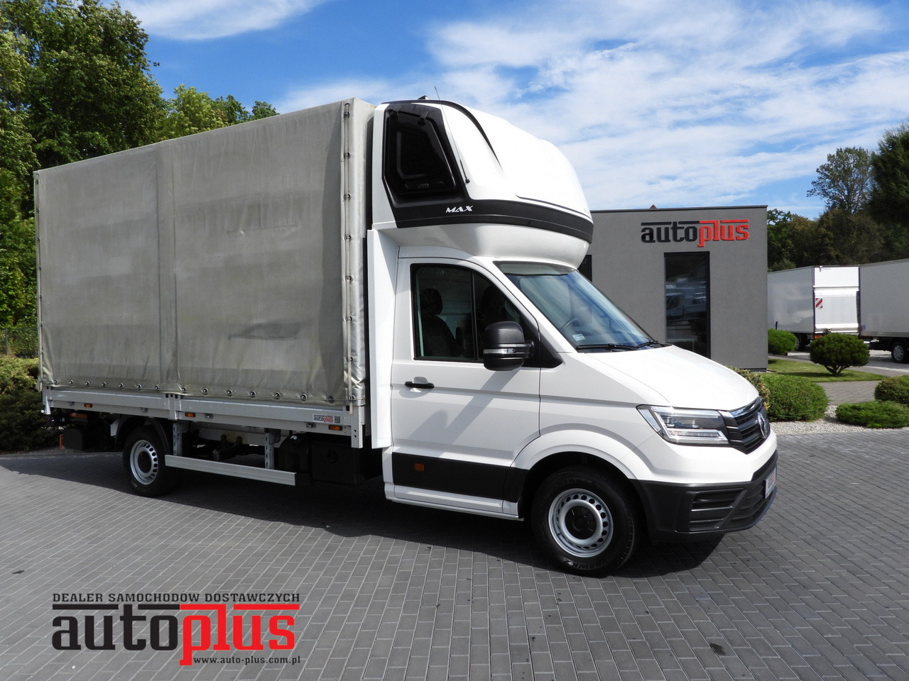 VOLKSWAGEN CRAFTER TARPAULIN LIFT 8 PALLETS WEBASTO CRUISE CONTROL LED LIGHTS AIR CONDITIONING 180HP - Брезентов бус: снимка 1 VOLKSWAGEN CRAFTER TARPAULIN LIFT 8 PALLETS WEBASTO CRUISE CONTROL LED LIGHTS AIR CONDITIONING 180HP - Брезентов бус: снимка 1
