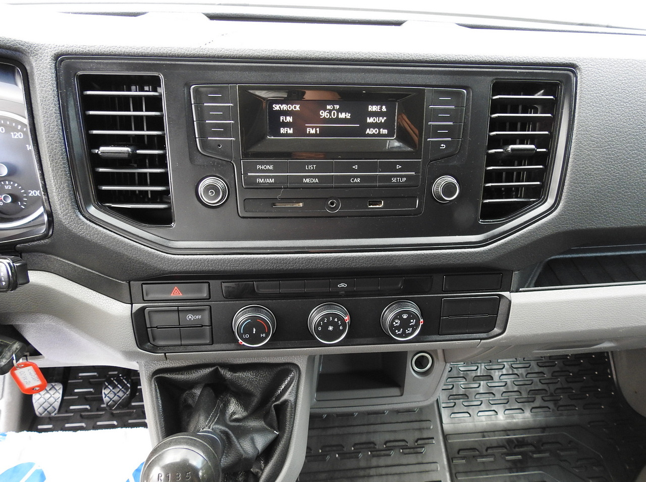 Лизинг на VOLKSWAGEN CRAFTER TIPPER CRUISE CONTROL  100HP VOLKSWAGEN CRAFTER TIPPER CRUISE CONTROL  100HP: снимка 32