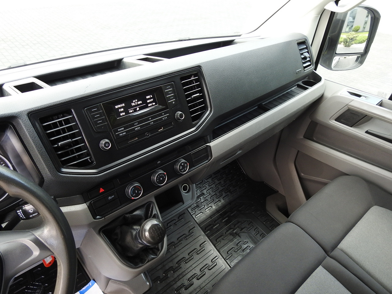 Лизинг на VOLKSWAGEN CRAFTER TIPPER CRUISE CONTROL  100HP VOLKSWAGEN CRAFTER TIPPER CRUISE CONTROL  100HP: снимка 30