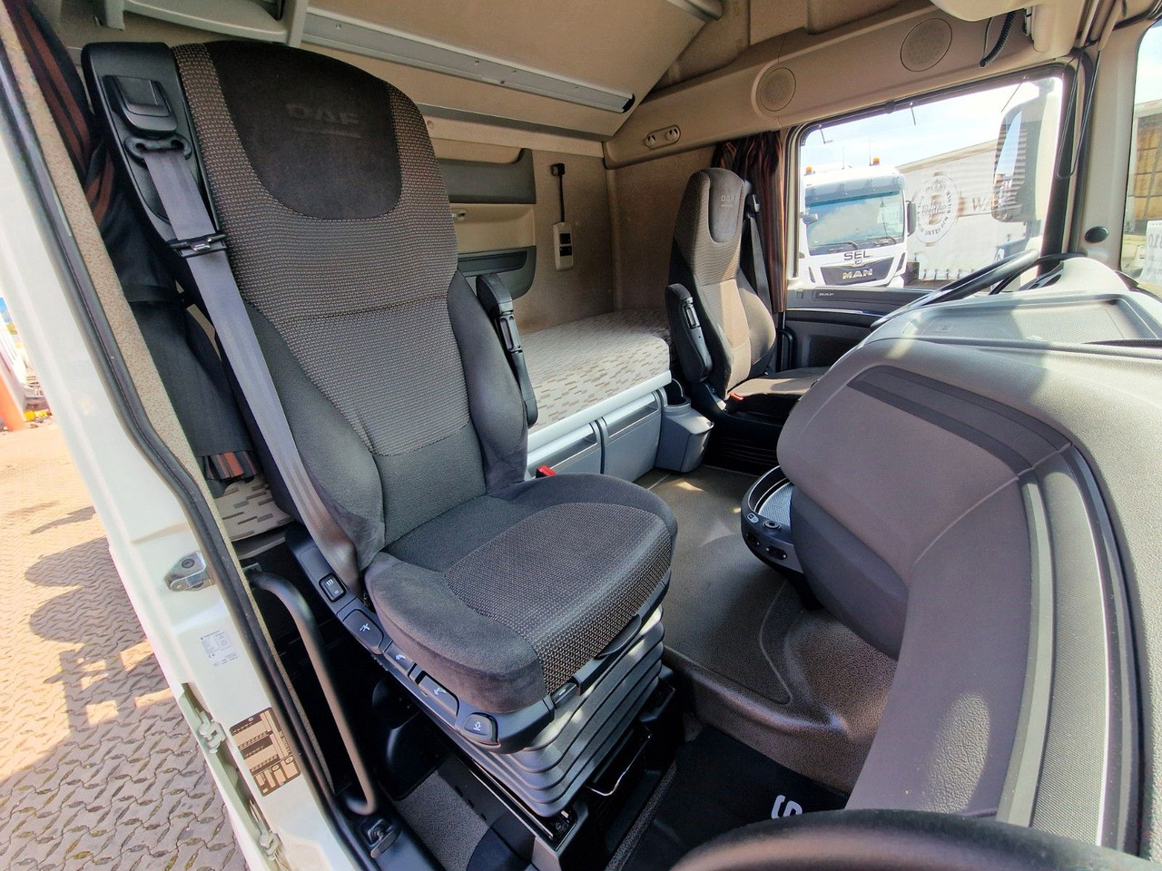 Контейнеровоз/ Сменна каросерия камион DAF XF 460 FAN / Intarder / Lenkachse / Standklima: снимка 17