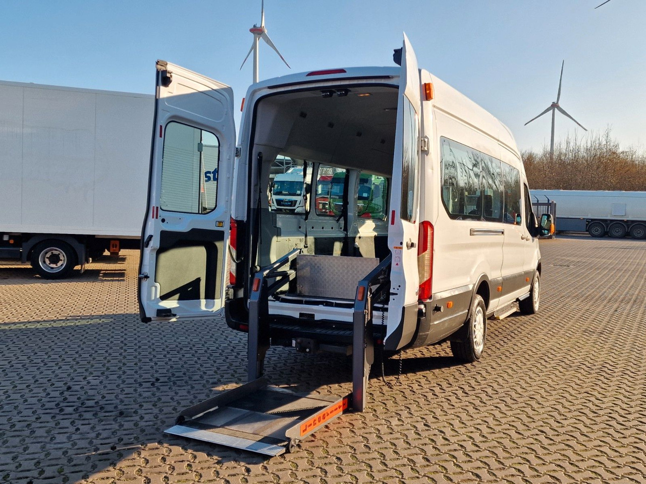 Ford Transit / Transport von Personen im Rollstuhl - Товарен бус: снимка 1 Ford Transit / Transport von Personen im Rollstuhl - Товарен бус: снимка 1